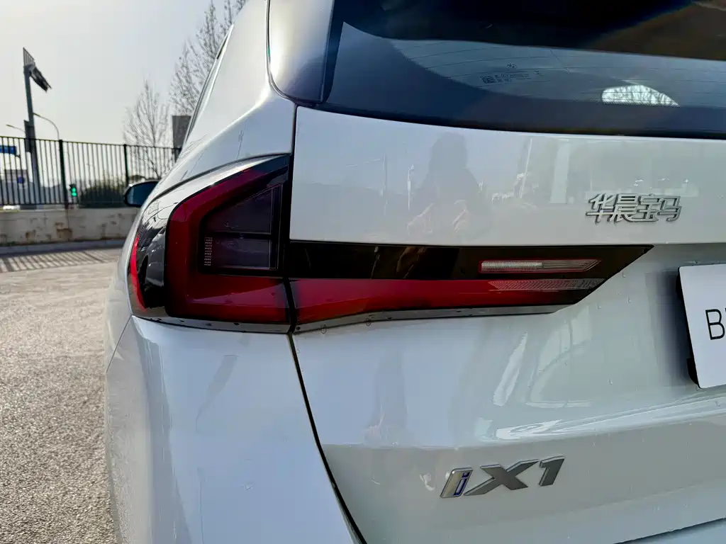 BMW BMW iX1 2025 eDrive25L M Sport Package 2026 - thumbnail 12