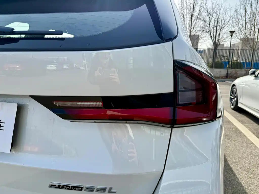 BMW BMW iX1 2025 eDrive25L M Sport Package 2026 - thumbnail 13