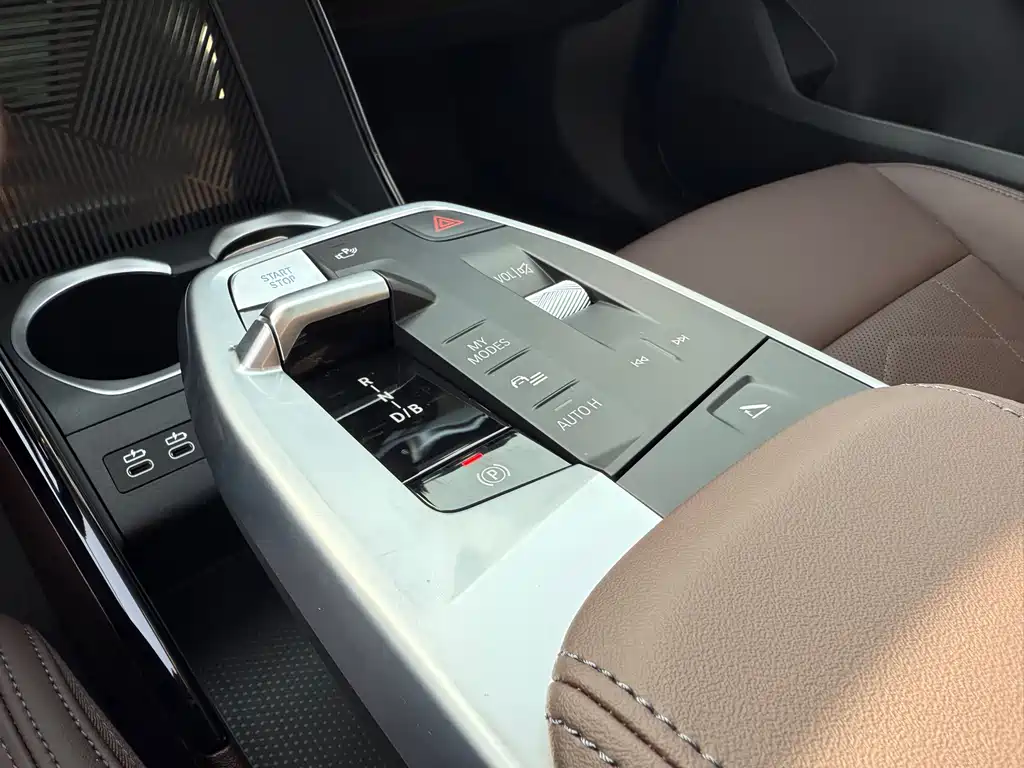 BMW BMW iX1 2025 eDrive25L M Sport Package 2026 - thumbnail 16