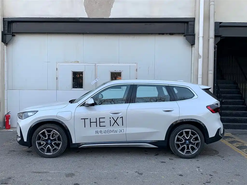 BMW BMW iX1 2025 xDrive30L X Design Package 2025 - thumbnail 3