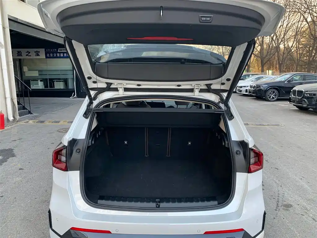 BMW BMW iX1 2025 xDrive30L X Design Package 2025 - thumbnail 6