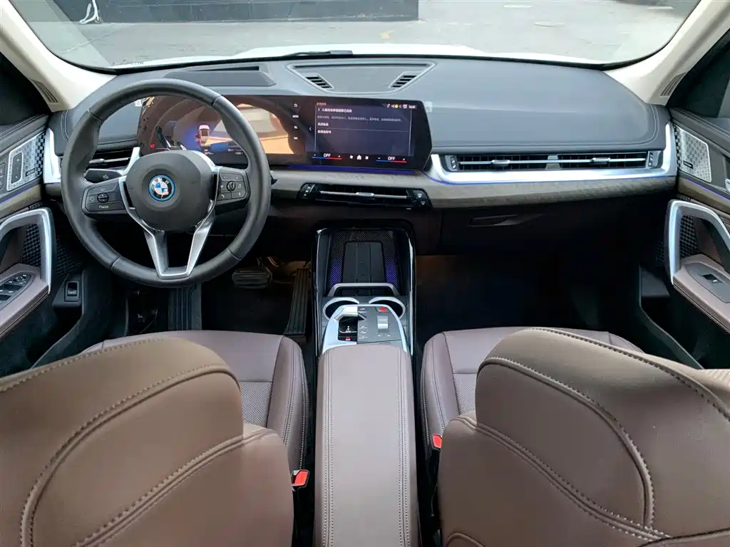 BMW BMW iX1 2025 xDrive30L X Design Package 2025 - thumbnail 8