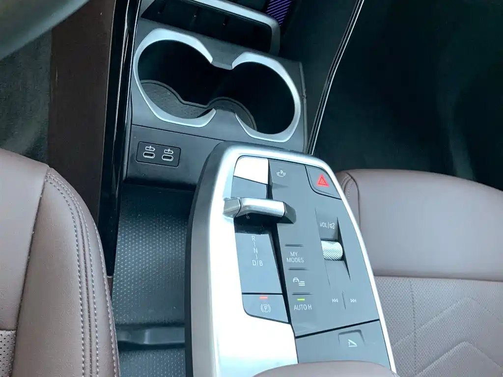 BMW BMW iX1 2025 xDrive30L X Design Package 2025 - thumbnail 11