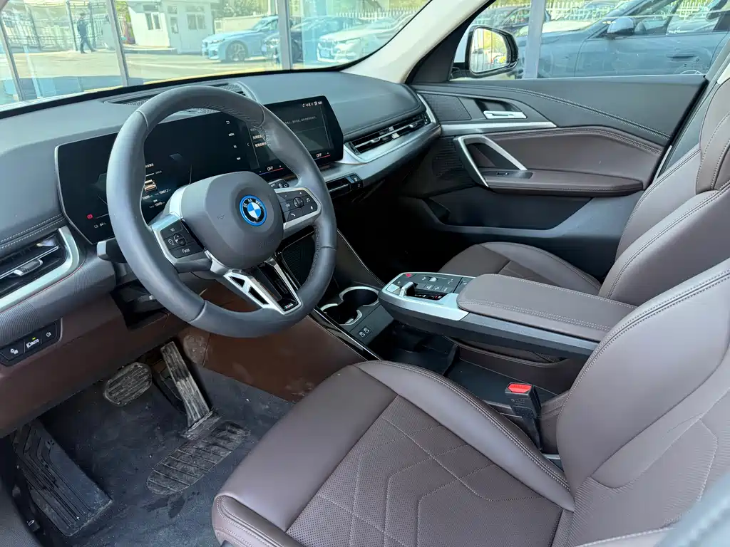 BMW BMW iX1 2025 eDrive25L M Sport Package 2025 - thumbnail 4