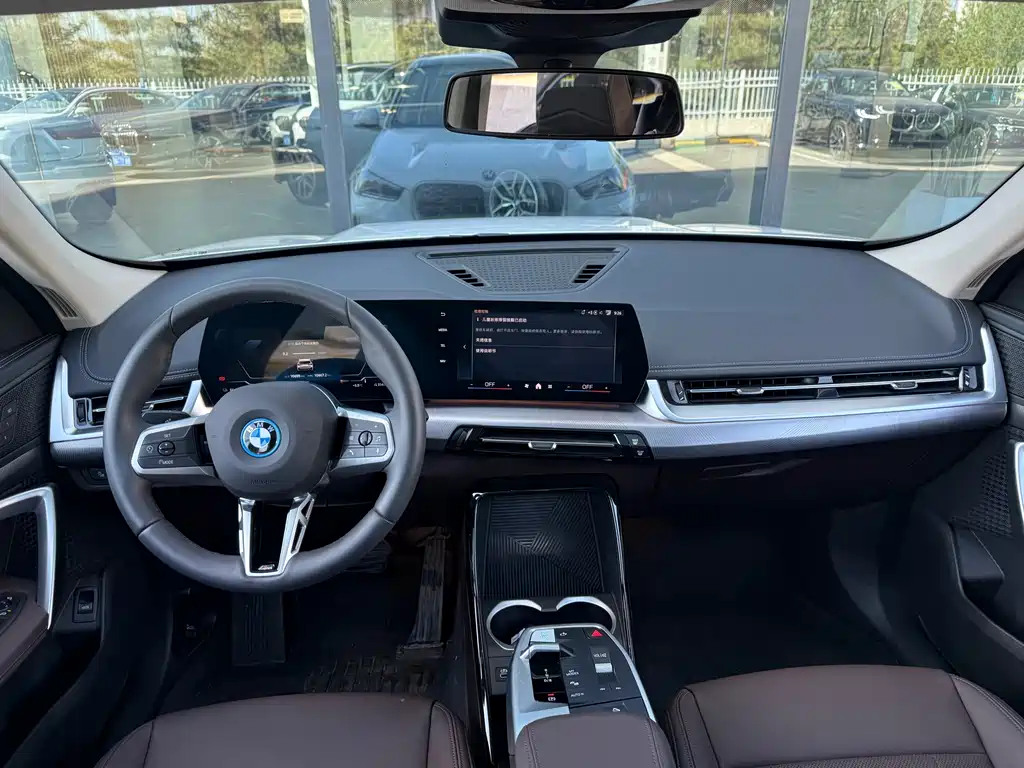 BMW BMW iX1 2025 eDrive25L M Sport Package 2025 - thumbnail 5