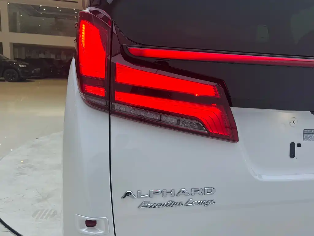 Toyota Alphard 2021 Model Hybrid 2.5L Luxury Version 2021 - thumbnail 8