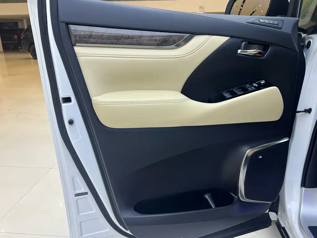 Toyota Alphard 2021 Model Hybrid 2.5L Luxury Version 2021 - thumbnail 9