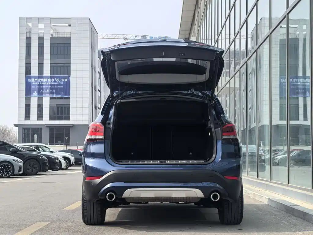 BMW BMW X1 2022 sDrive25Li Leading Edition 2022 - thumbnail 6