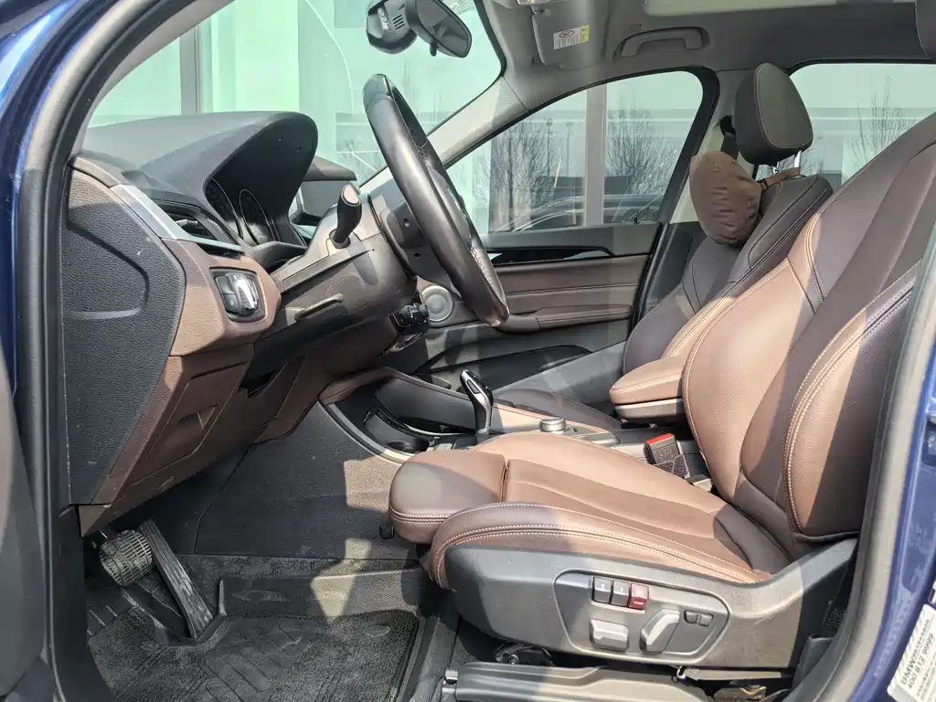 BMW BMW X1 2022 sDrive25Li Leading Edition 2022 - thumbnail 13
