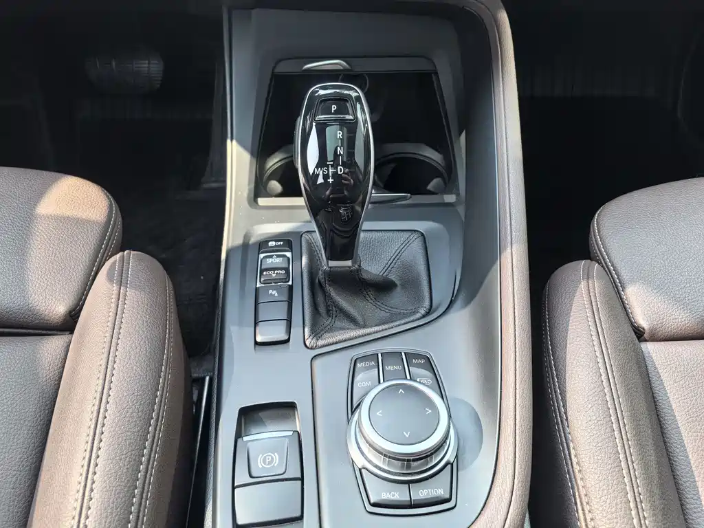 BMW BMW X1 2022 sDrive25Li Leading Edition 2022 - thumbnail 19