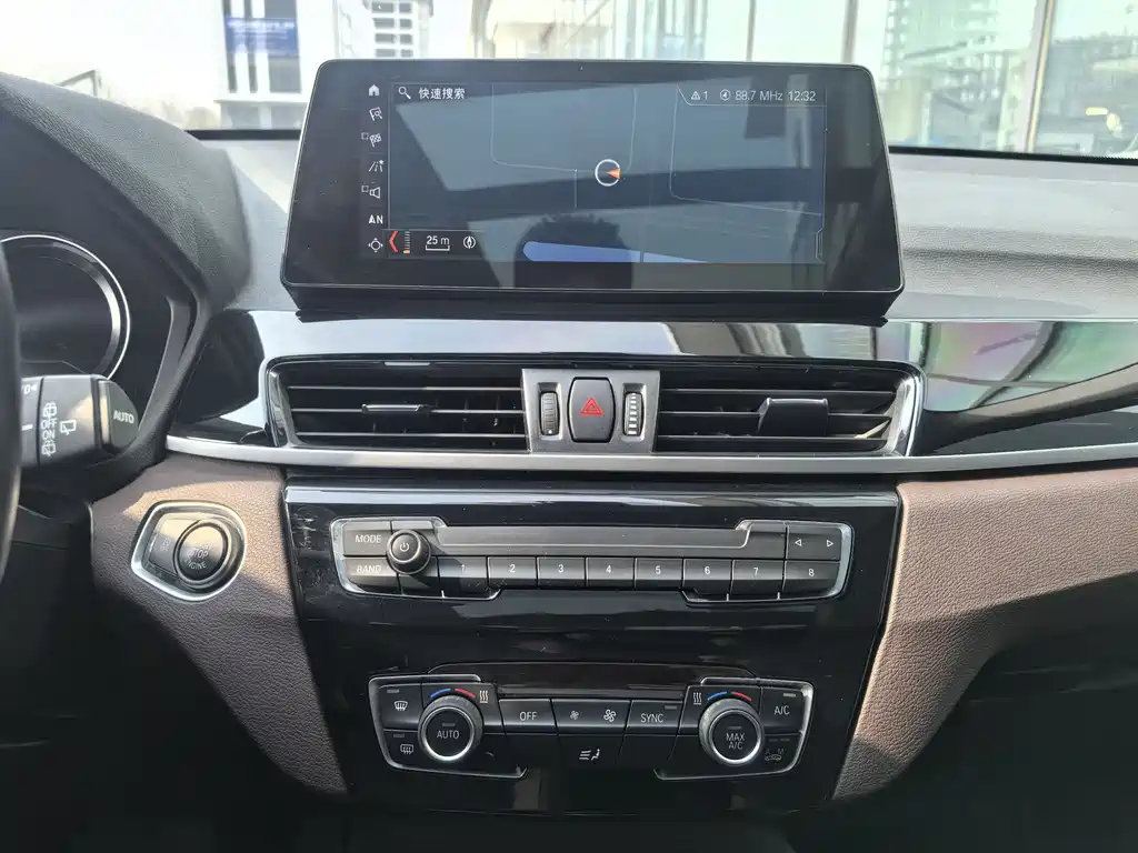 BMW BMW X1 2022 sDrive25Li Leading Edition 2022 - thumbnail 22