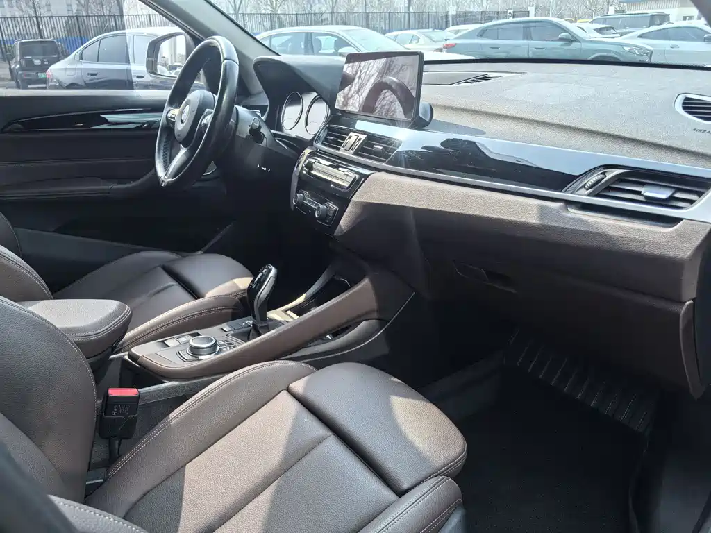 BMW BMW X1 2022 sDrive25Li Leading Edition 2022 - thumbnail 23