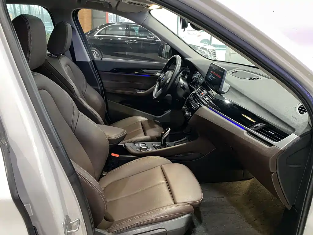 BMW BMW X1 2022 sDrive25Li Leading Edition 2022 - thumbnail 9