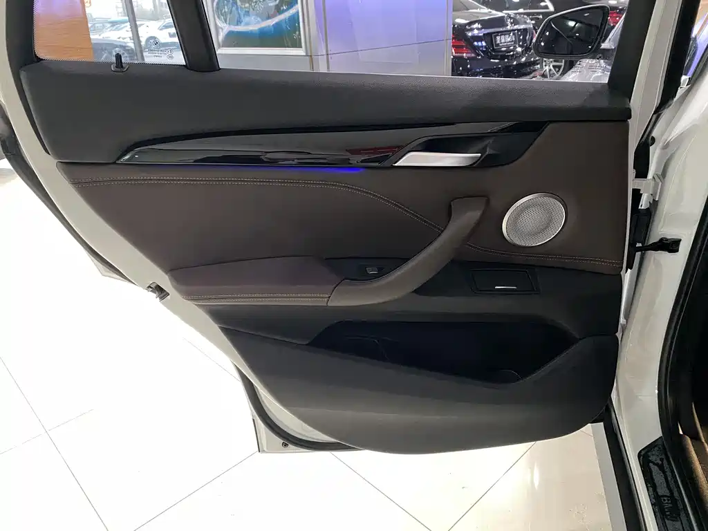 BMW BMW X1 2022 sDrive25Li Leading Edition 2022 - thumbnail 11