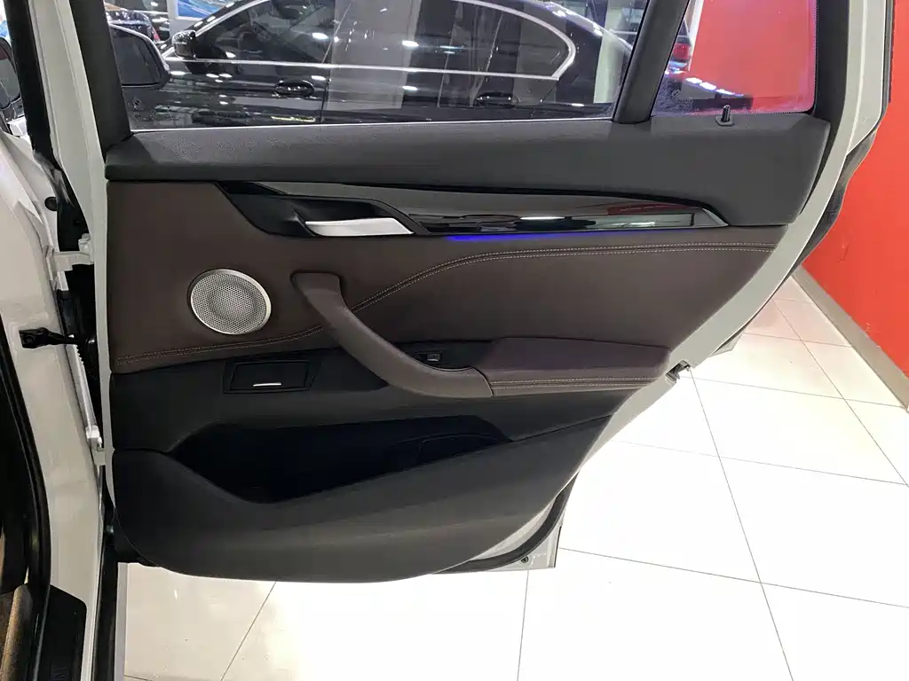BMW BMW X1 2022 sDrive25Li Leading Edition 2022 - thumbnail 15