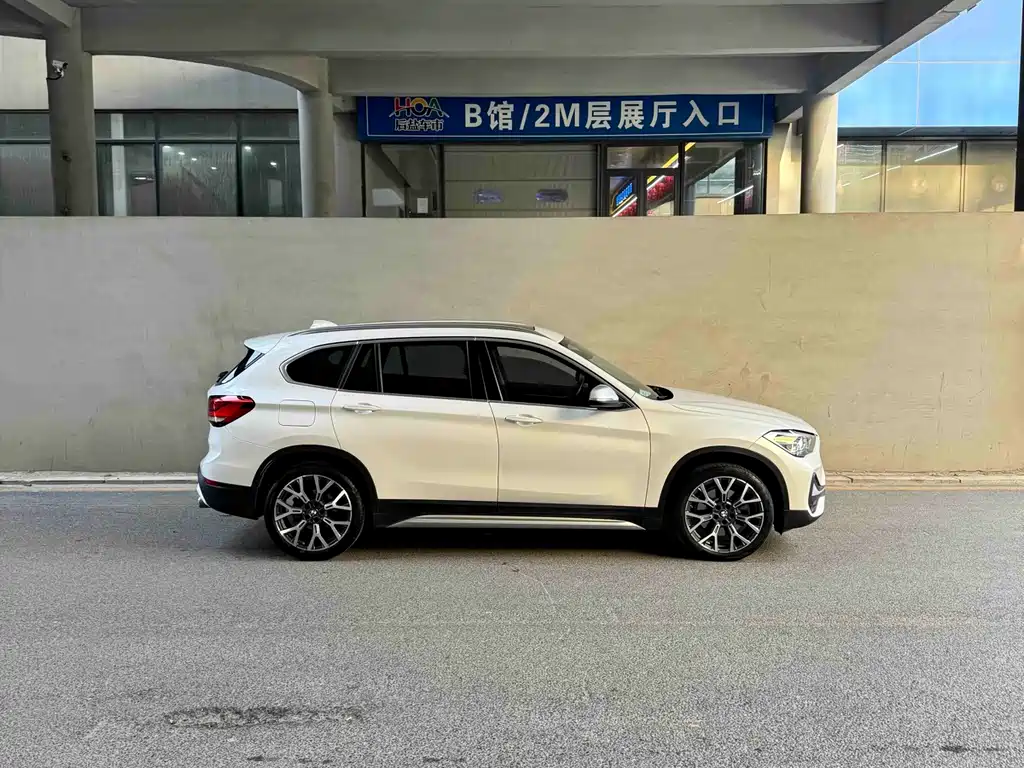 BMW BMW X1 xDrive25Li Premium Model Year 2022 Facelift 2021 - thumbnail 5