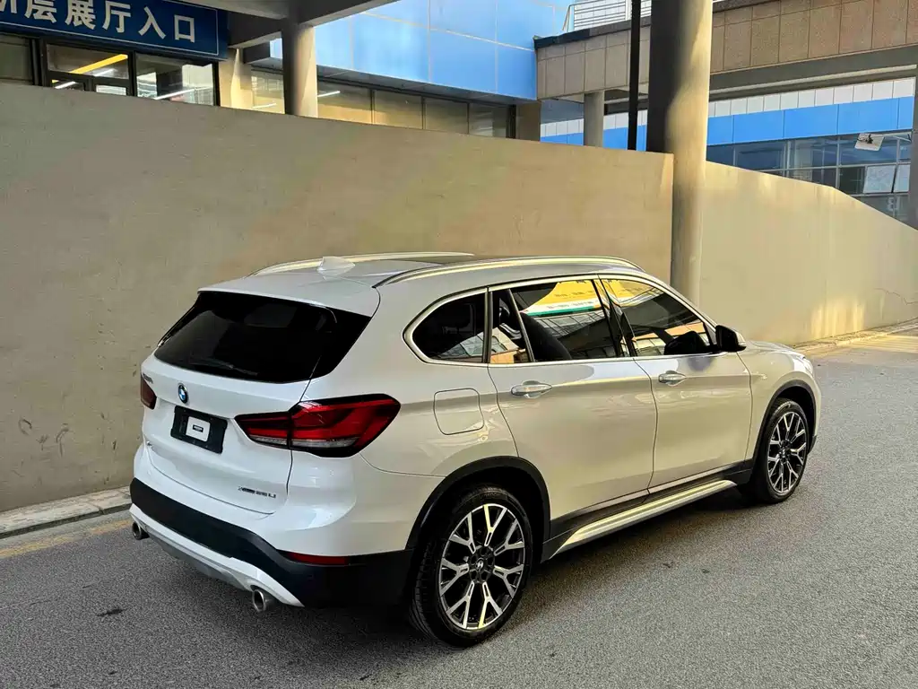 BMW BMW X1 xDrive25Li Premium Model Year 2022 Facelift 2021 - thumbnail 6