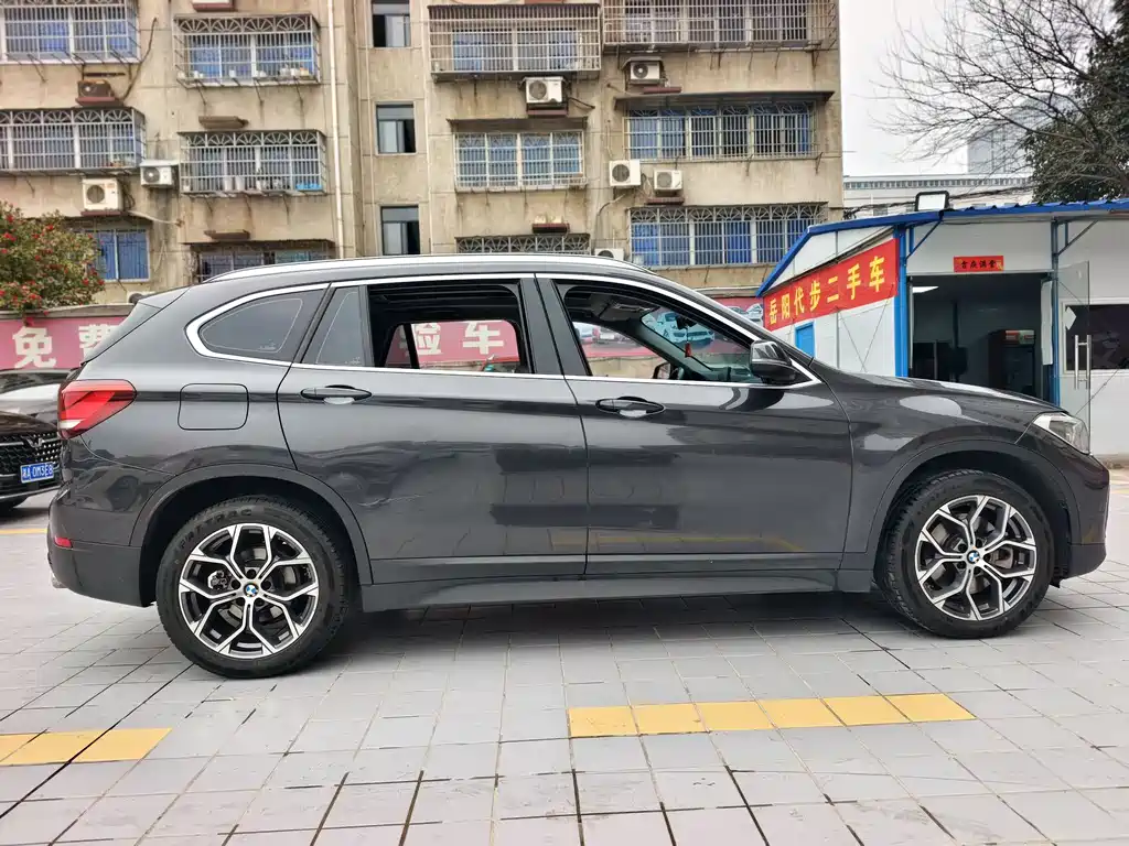 BMW BMW X1 2022 sDrive25Li Leading Edition 2023 - thumbnail 4