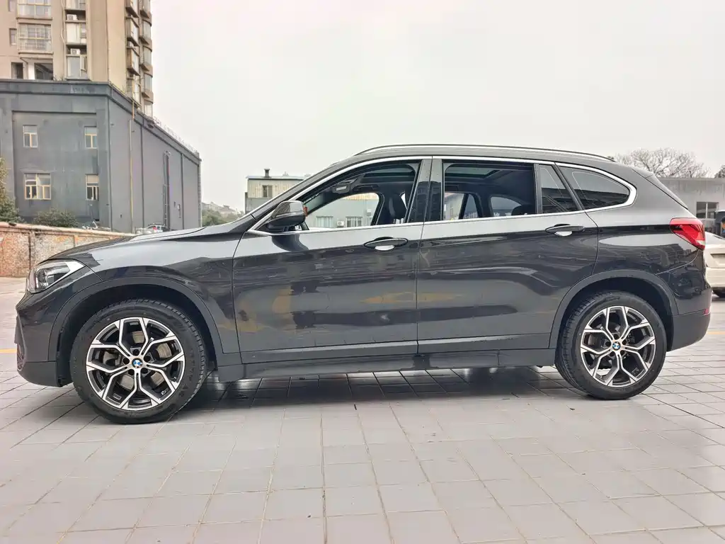 BMW BMW X1 2022 sDrive25Li Leading Edition 2023 - thumbnail 5