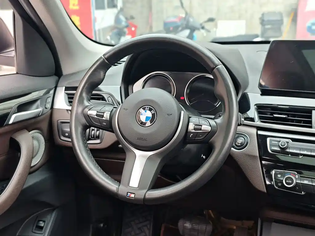 BMW BMW X1 2022 sDrive25Li Leading Edition 2023 - thumbnail 9