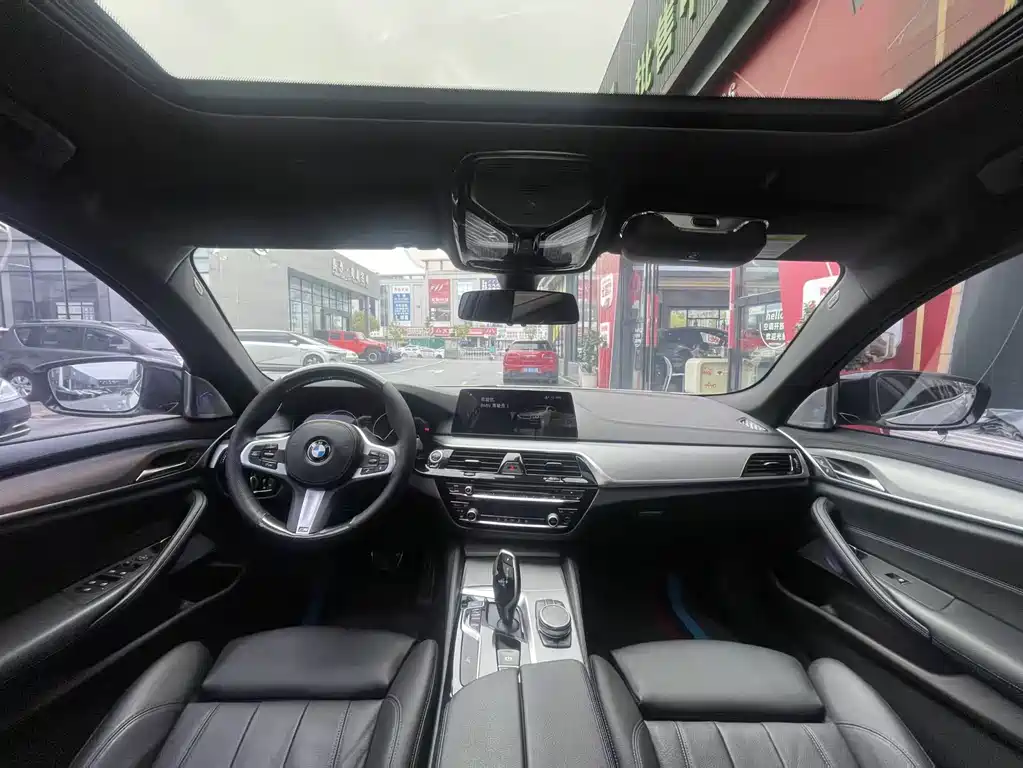 BMW BMW 5 Series Import 2019 525i M Sport Package 2019 - thumbnail 7