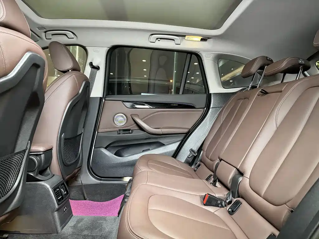 BMW BMW X1 2022 sDrive20Li Premium 2022 - thumbnail 12