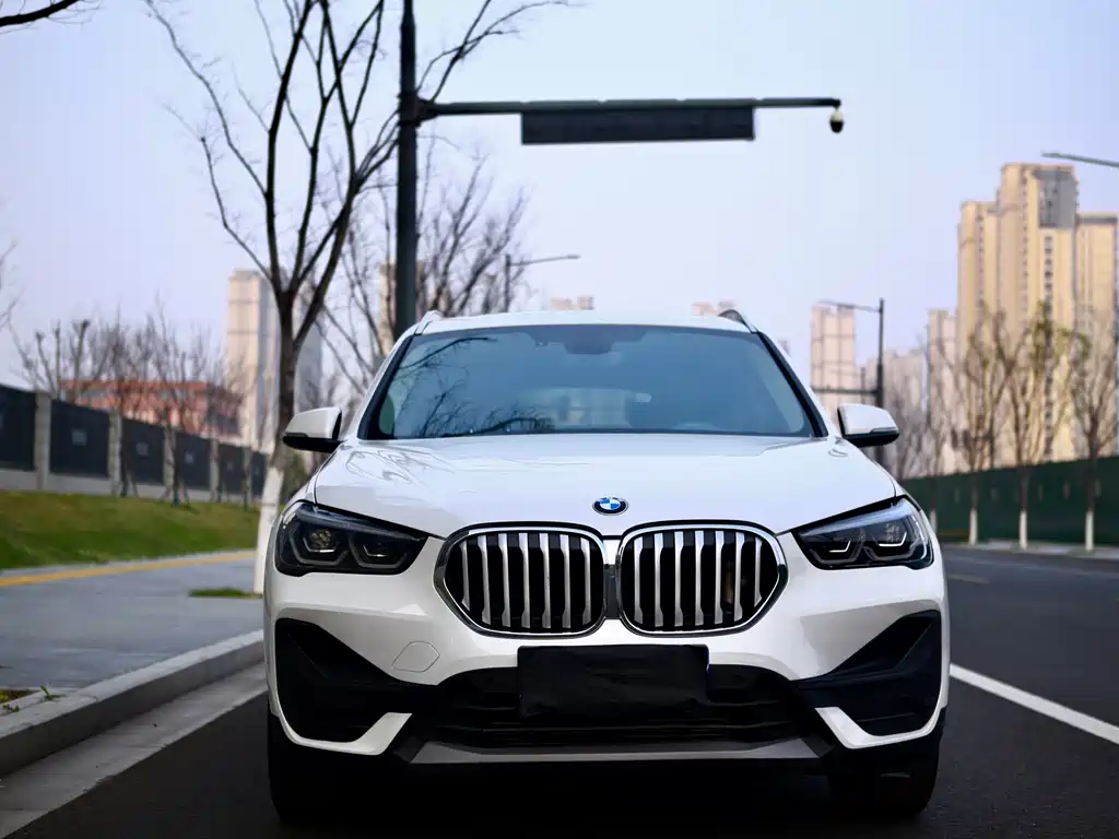 BMW BMW X1 2022 sDrive25Li Leading Edition 2022 - thumbnail 2