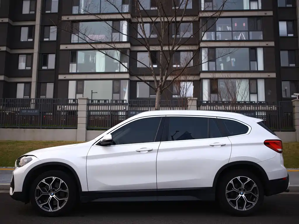 BMW BMW X1 2022 sDrive25Li Leading Edition 2022 - thumbnail 4