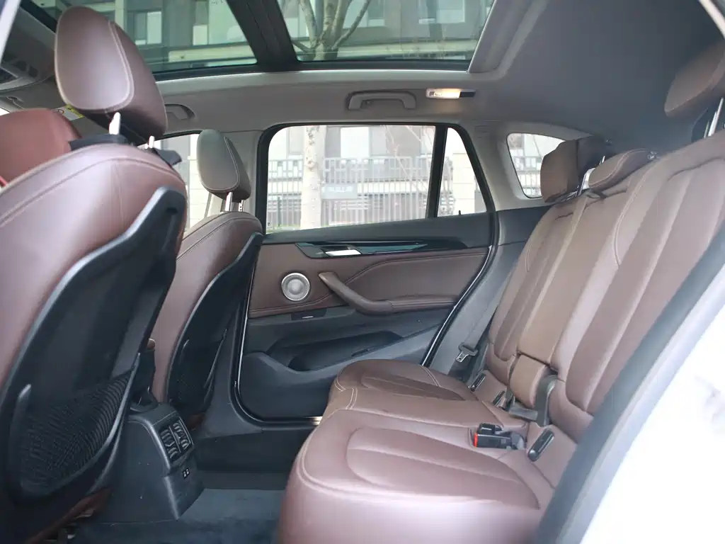 BMW BMW X1 2022 sDrive25Li Leading Edition 2022 - thumbnail 8