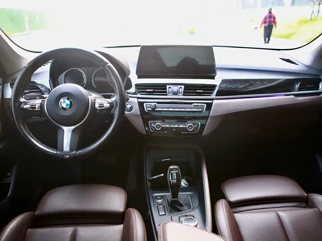 BMW BMW X1 2022 sDrive25Li Leading Edition 2022 - thumbnail 9