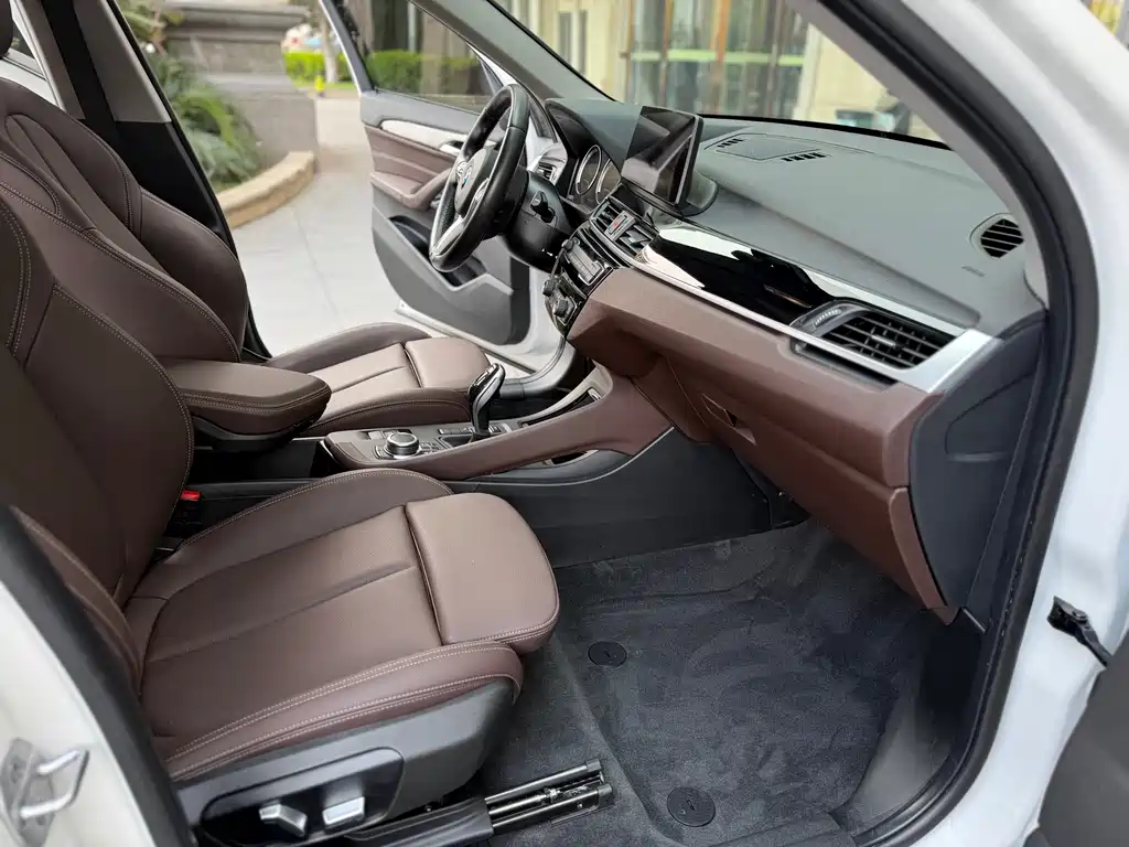 BMW BMW X1 2022 sDrive25Li Leading Edition 2022 - thumbnail 5