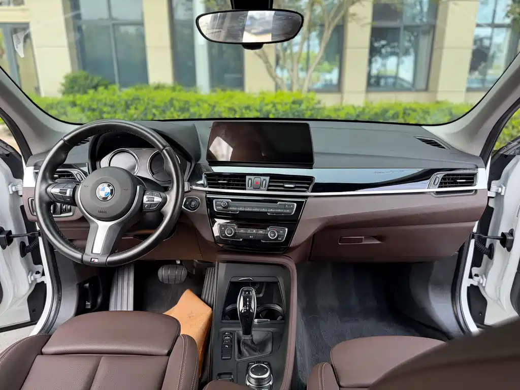 BMW BMW X1 2022 sDrive25Li Leading Edition 2022 - thumbnail 7