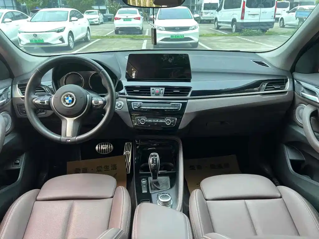 BMW BMW X1 2022 sDrive25Li Leading Edition 2023 - thumbnail 6