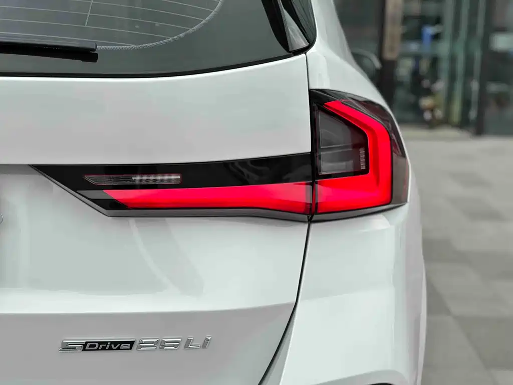 BMW BMW X1 2023 sDrive25Li M Sport Package 2023 - thumbnail 9