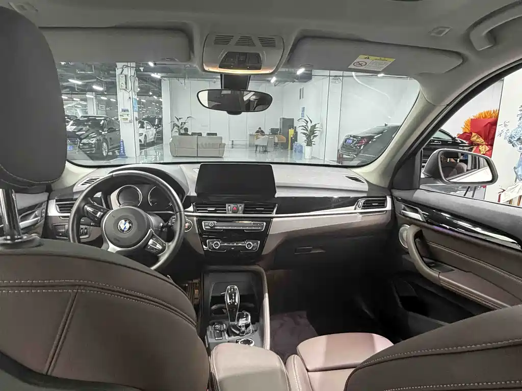 BMW BMW X1 2022 sDrive25Li Leading Edition 2023 - thumbnail 4