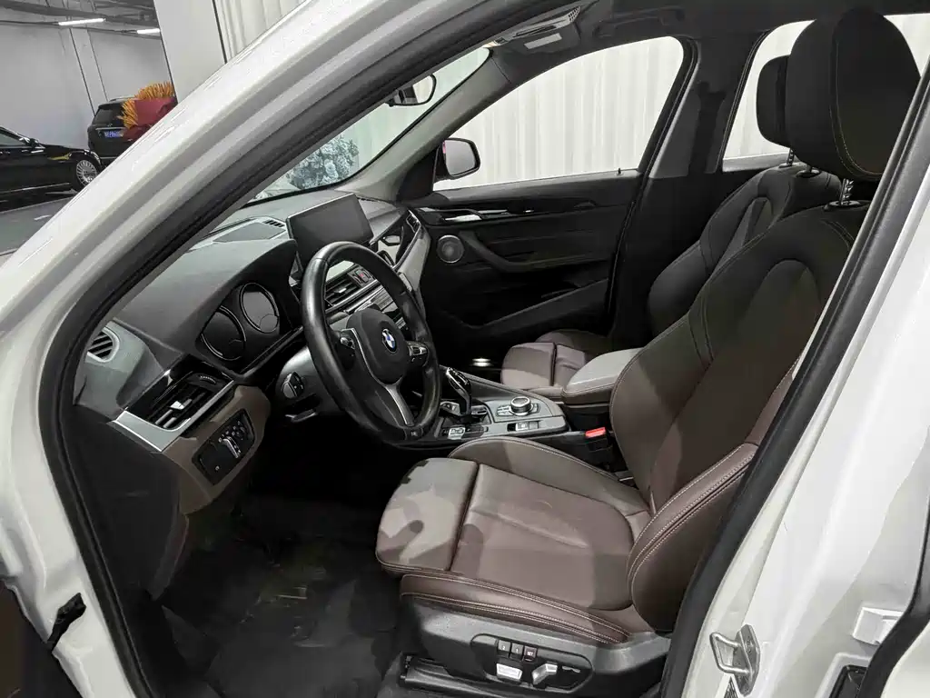 BMW BMW X1 2022 sDrive25Li Leading Edition 2023 - thumbnail 5