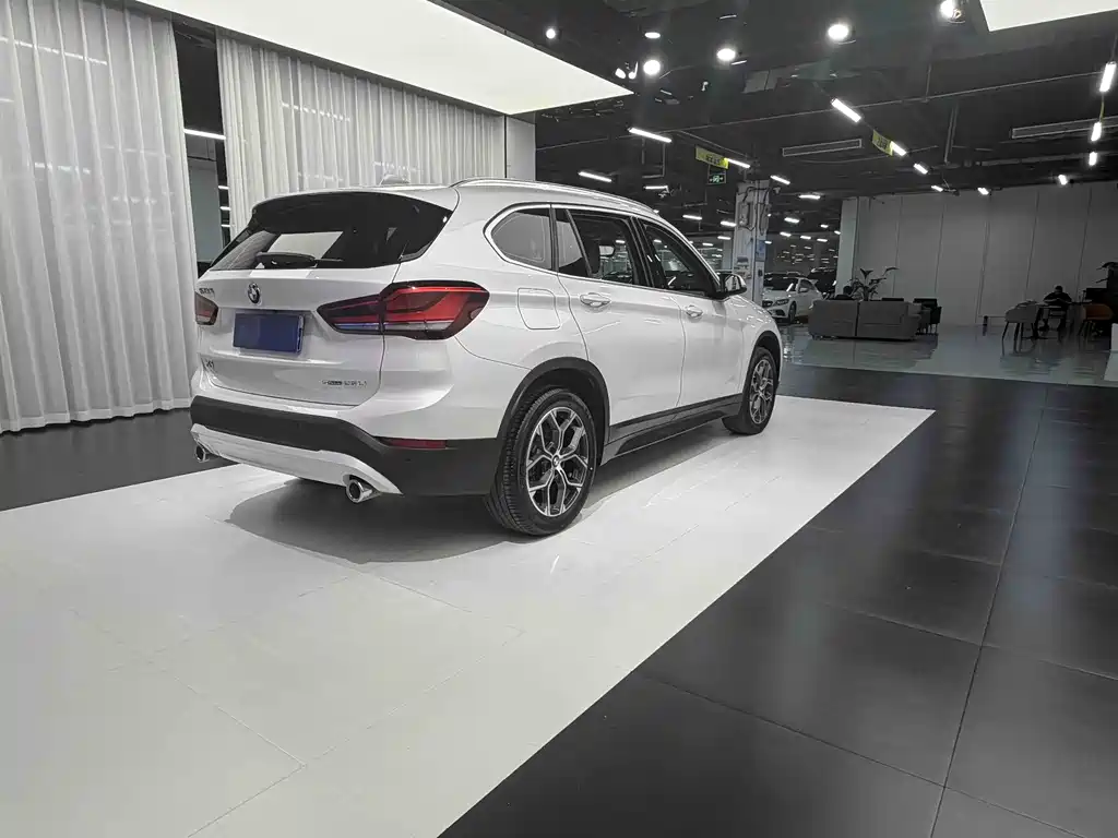BMW BMW X1 2022 sDrive25Li Leading Edition 2023 - thumbnail 7