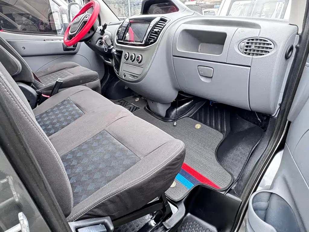 Maxus MAXUS V80 2018 2.5T 6MT Elite Long Wheelbase Mid Roof 7/10 Seats 2019 - thumbnail 6