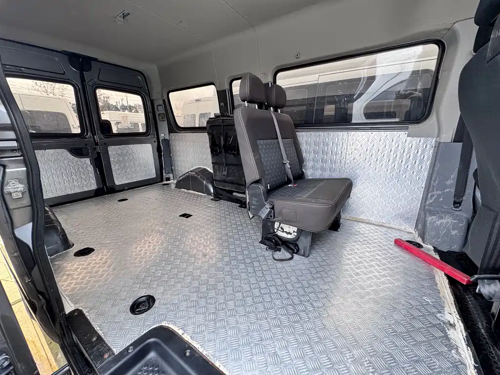 Maxus MAXUS V80 2018 2.5T 6MT Elite Long Wheelbase Mid Roof 7/10 Seats 2019 - thumbnail 9