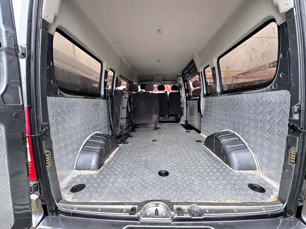 Maxus MAXUS V80 2018 2.5T 6MT Elite Long Wheelbase Mid Roof 7/10 Seats 2019 - thumbnail 10