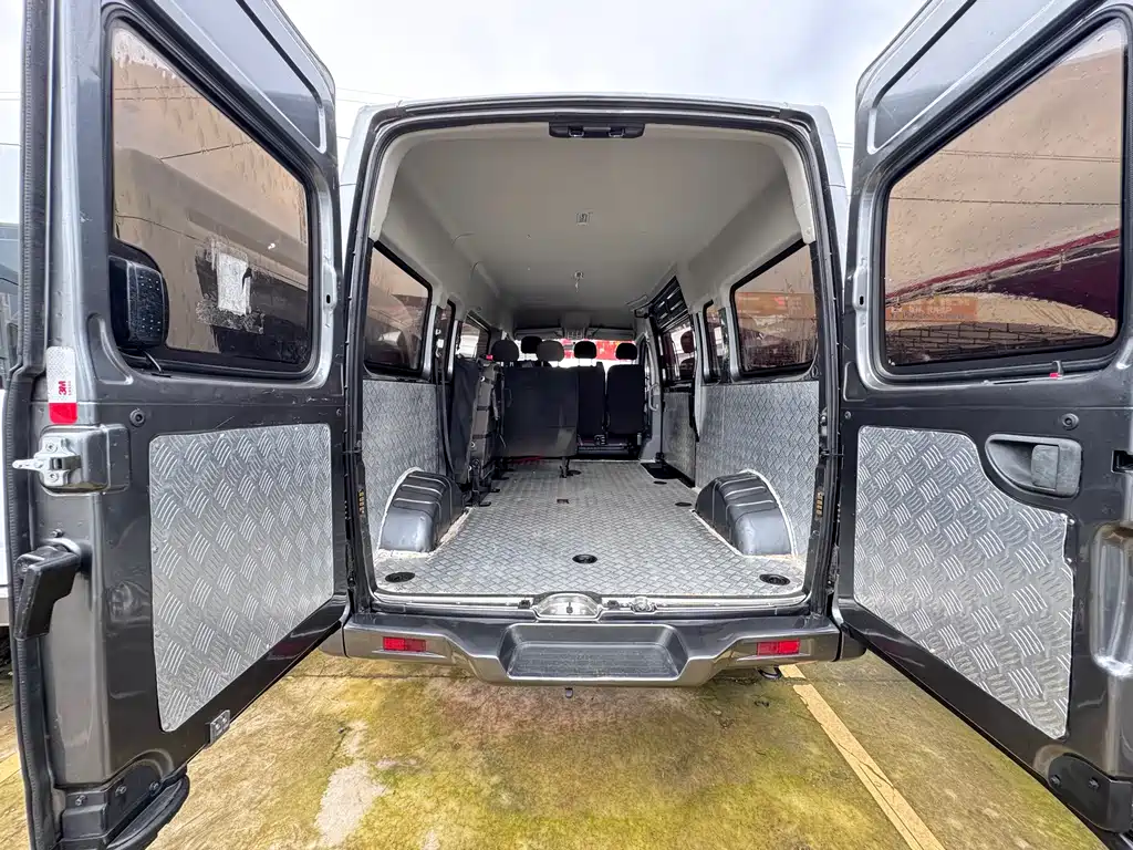 Maxus MAXUS V80 2018 2.5T 6MT Elite Long Wheelbase Mid Roof 7/10 Seats 2019 - thumbnail 11