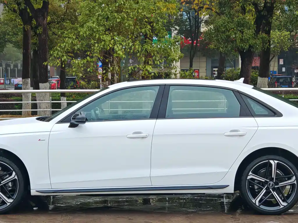 Audi Audi A4L 2024 40 TFSI Luxury Dynamic Edition 2025 - thumbnail 4