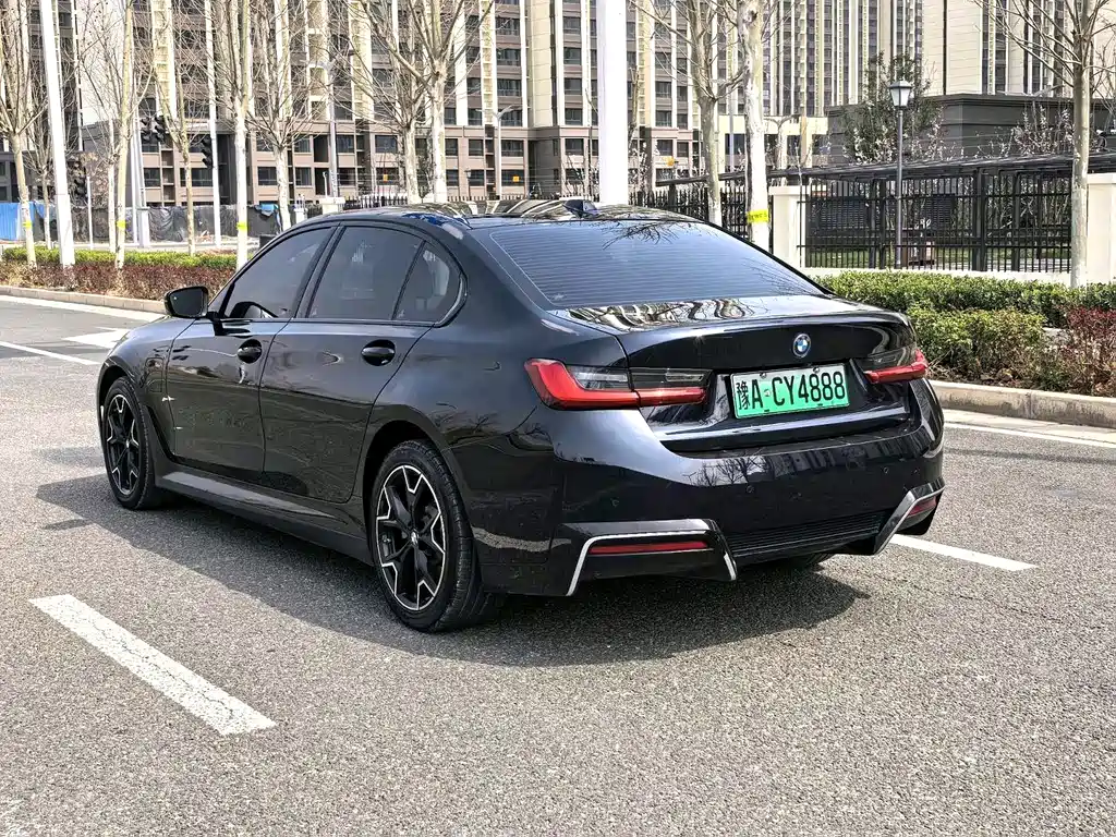 BMW BMW i3 2025 eDrive 40 L Night Sport Package 2025 - thumbnail 5