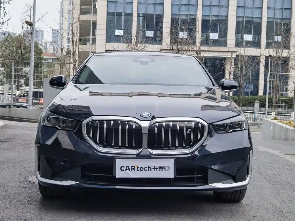 BMW BMW i5 2024 eDrive 35L Luxury Package 2024 - thumbnail 2