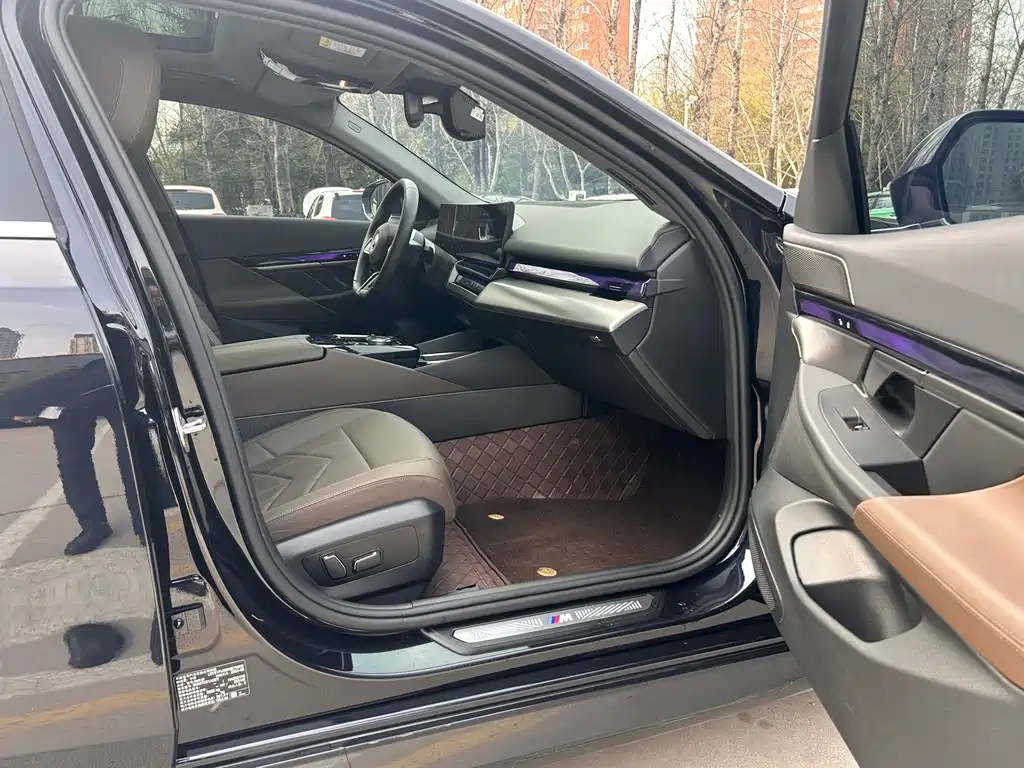 BMW BMW i5 2024 eDrive 35L M Sport Package 2024 - thumbnail 7