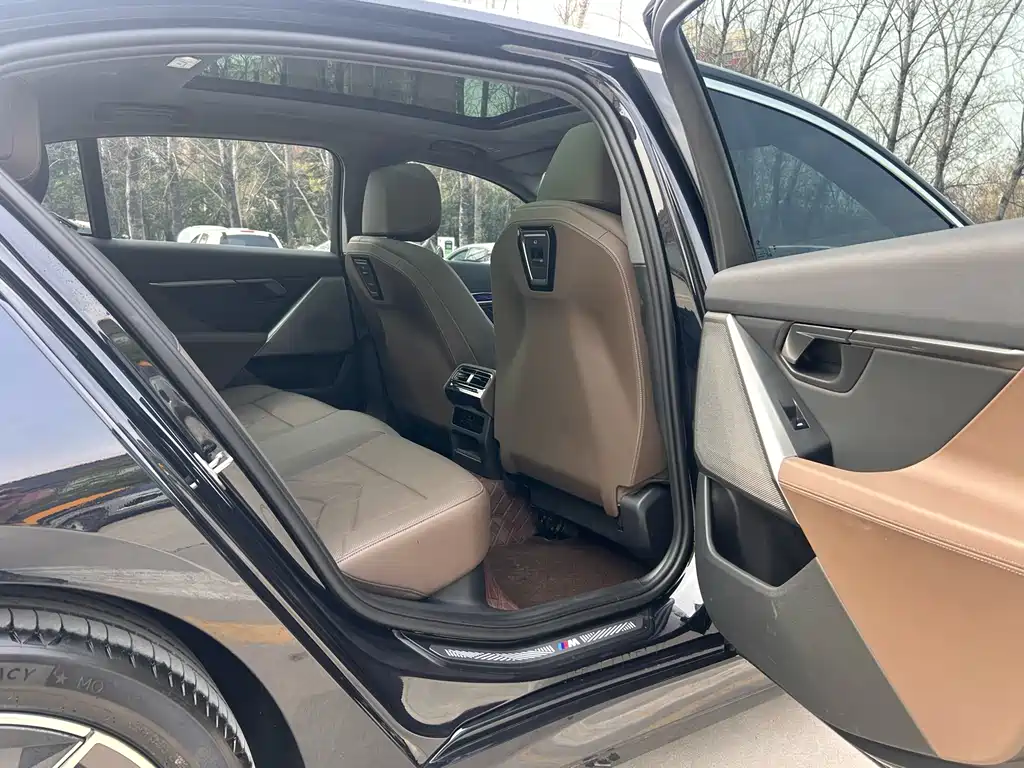 BMW BMW i5 2024 eDrive 35L M Sport Package 2024 - thumbnail 8