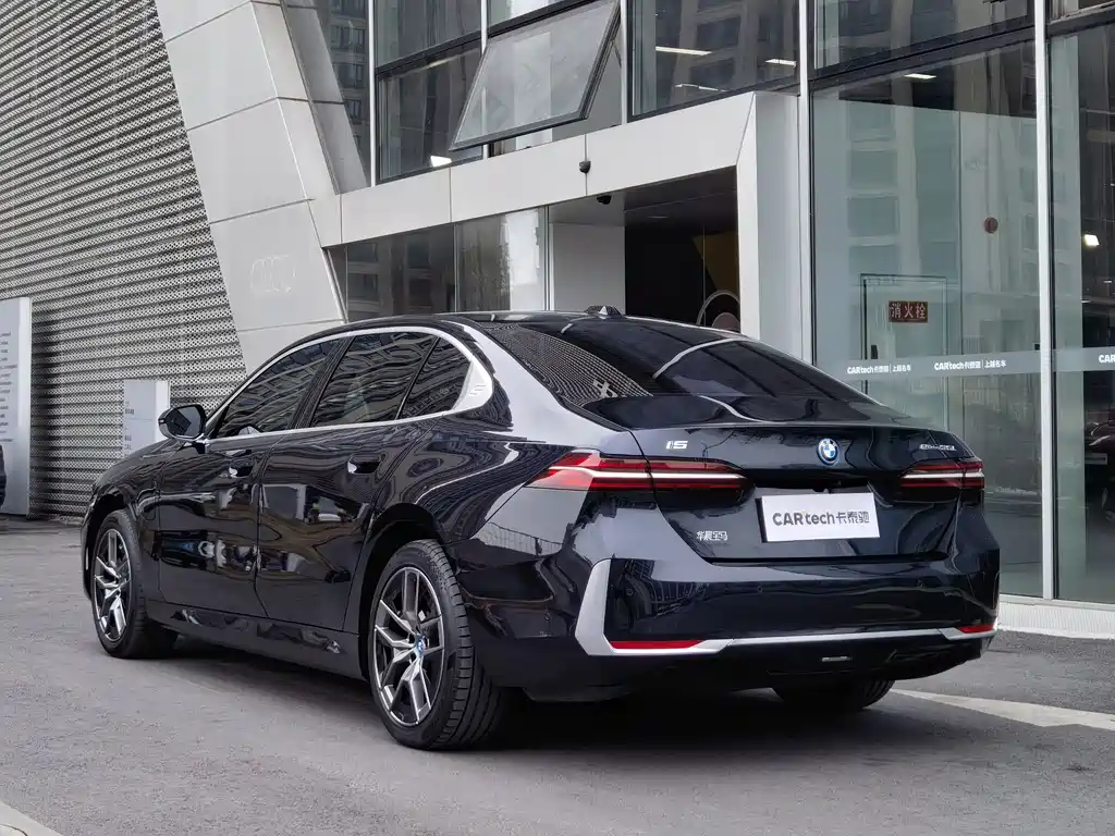 BMW BMW i5 2024 eDrive 35L Luxury Package 2024 - thumbnail 5