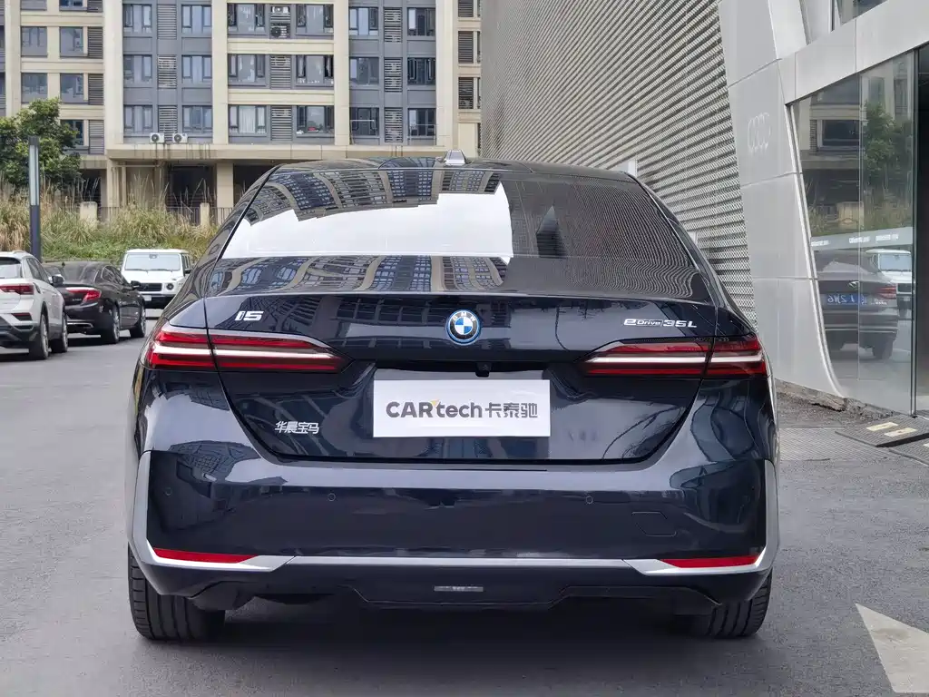 BMW BMW i5 2024 eDrive 35L Luxury Package 2024 - thumbnail 6