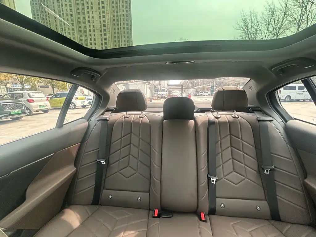BMW BMW i5 2024 eDrive 35L M Sport Package 2024 - thumbnail 11