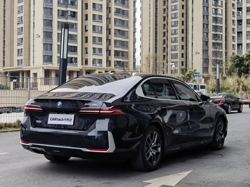 BMW BMW i5 2024 eDrive 35L Luxury Package 2024 - thumbnail 7
